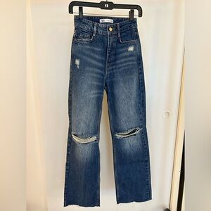 Lightly used high rise Zara jeans in dark blue- Size 0